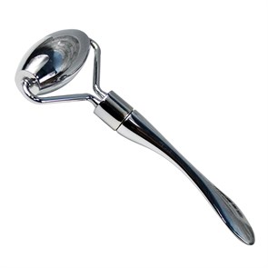 {{productViewItem.photos[photoViewList.activeNavIndex].Alt || productViewItem.photos[photoViewList.activeNavIndex].Description || 'Массажер для лица Silver роликовый'}}